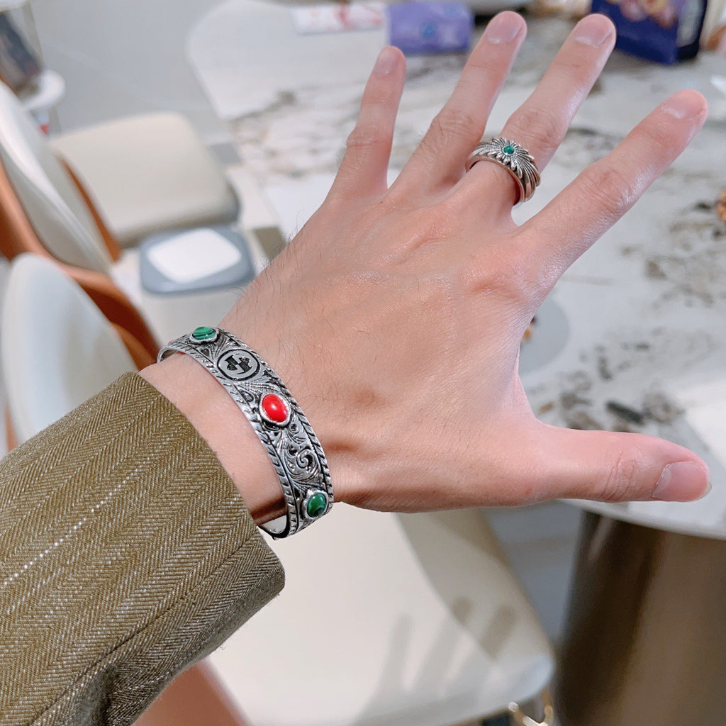 Double-G Emblem Bangle in Polished Metal-Tone – Design 021 detail view