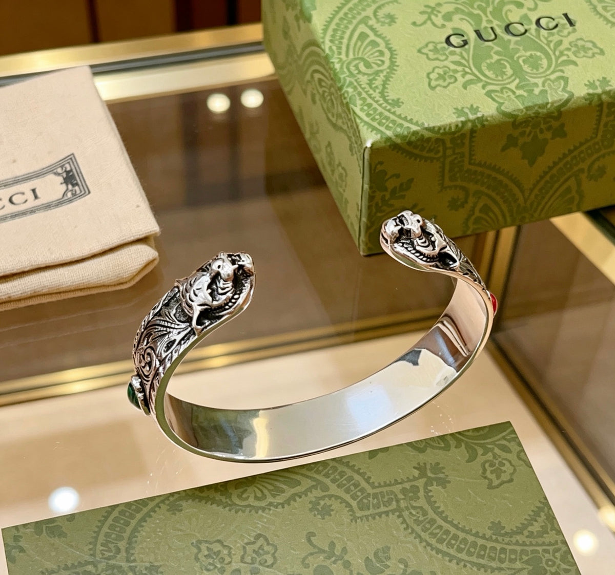 Double-G Emblem Bangle in Polished Metal-Tone – Design 026 side detail