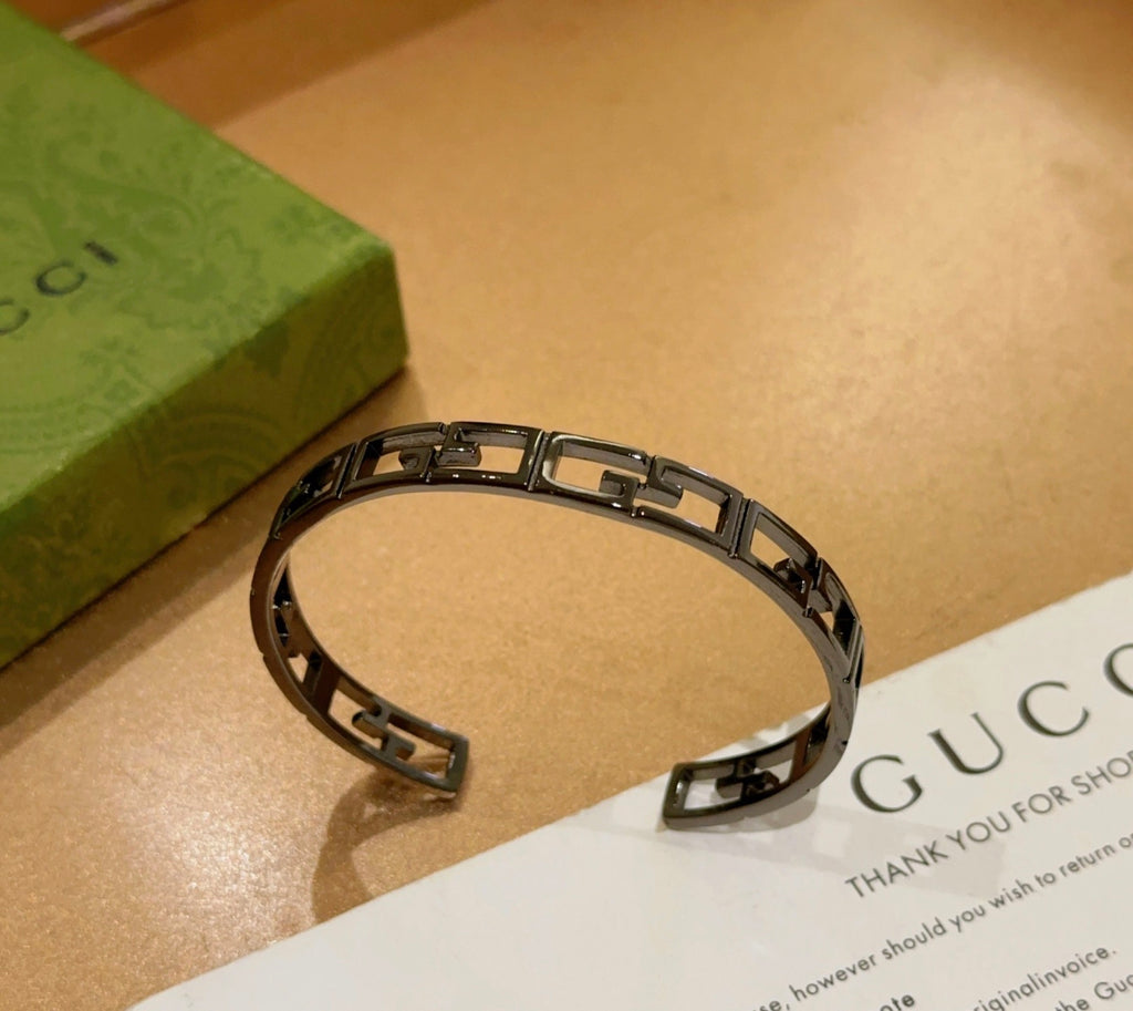 Double-G Emblem Bangle in Polished Metal-Tone – Design 025 detail view