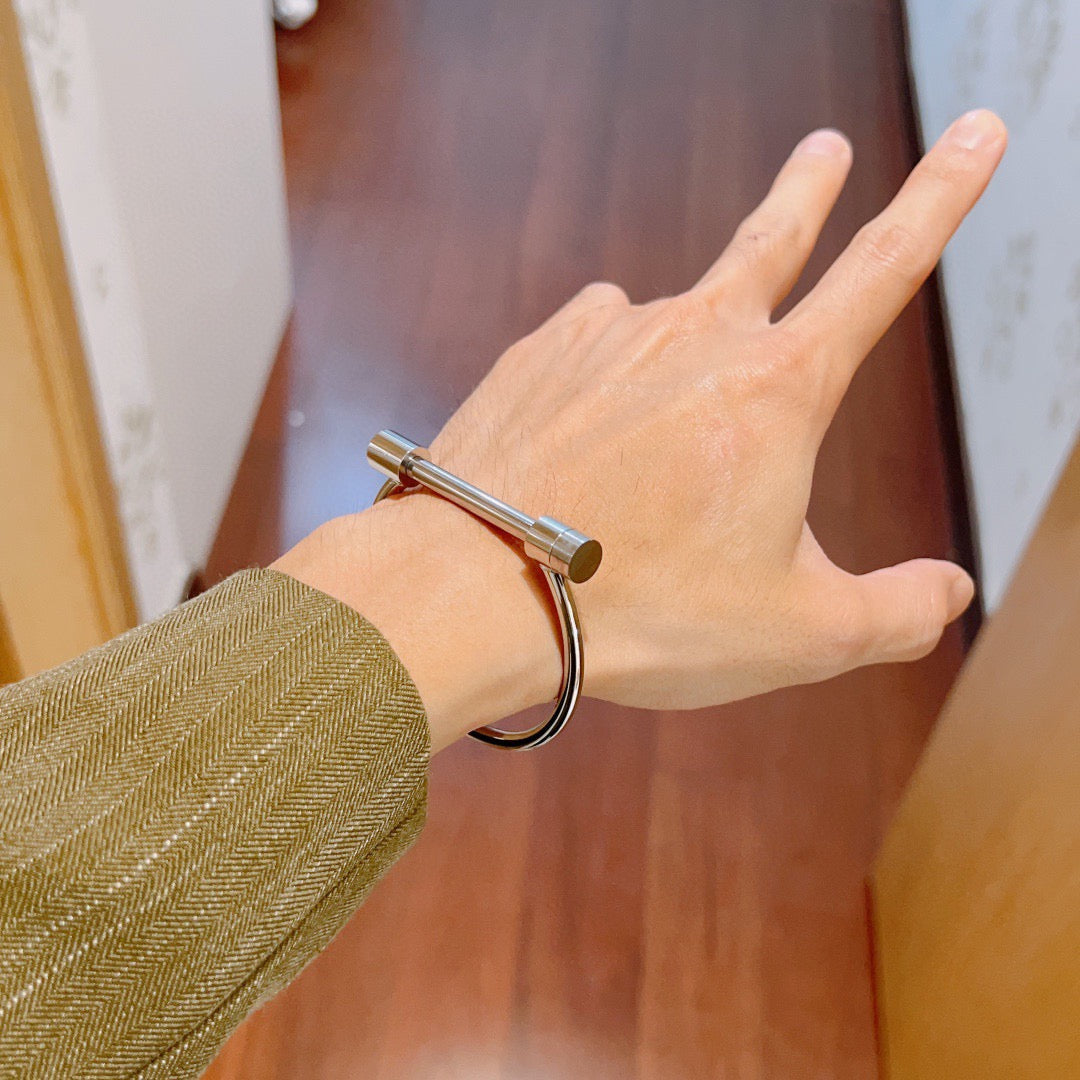 Double-G Emblem Bangle in Silver-Tone – Vintage Detail – Design 015 styled product view