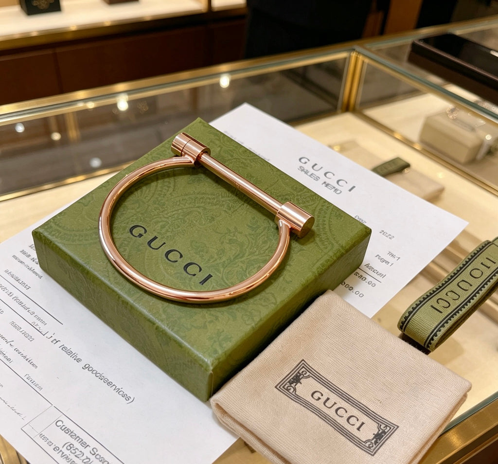 Double-G Emblem Bangle in Silver-Tone – Vintage Detail – Design 014 main product view