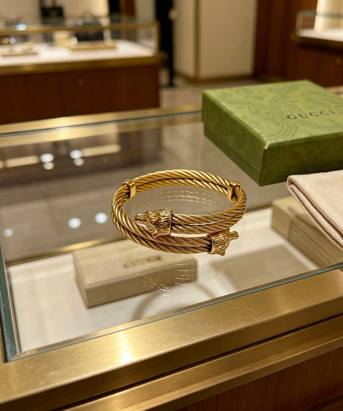 Double-G Emblem Bangle in Gold-Tone – Design 008 close-up detail