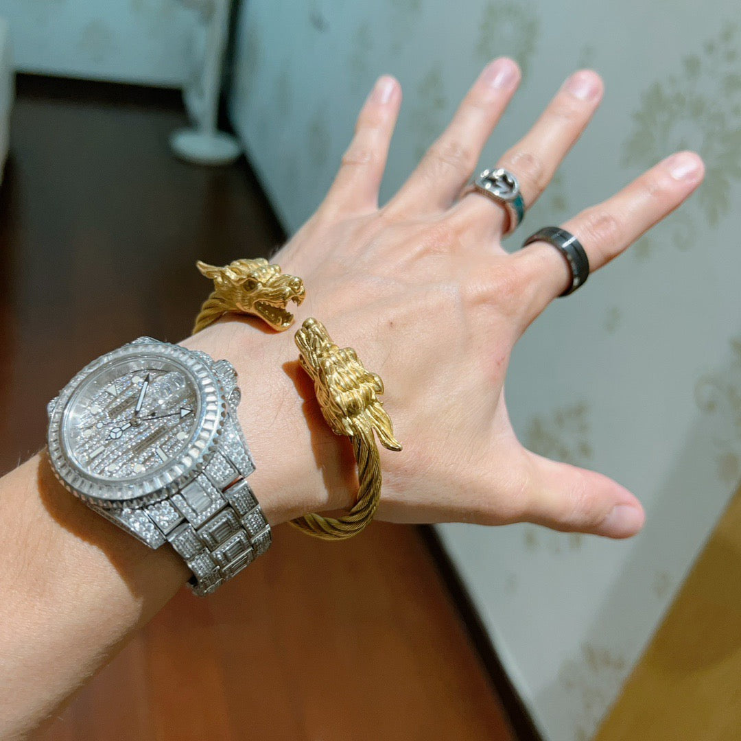Double-G Emblem Bangle in Silver-Tone – Vintage Detail – Design 012 main product view