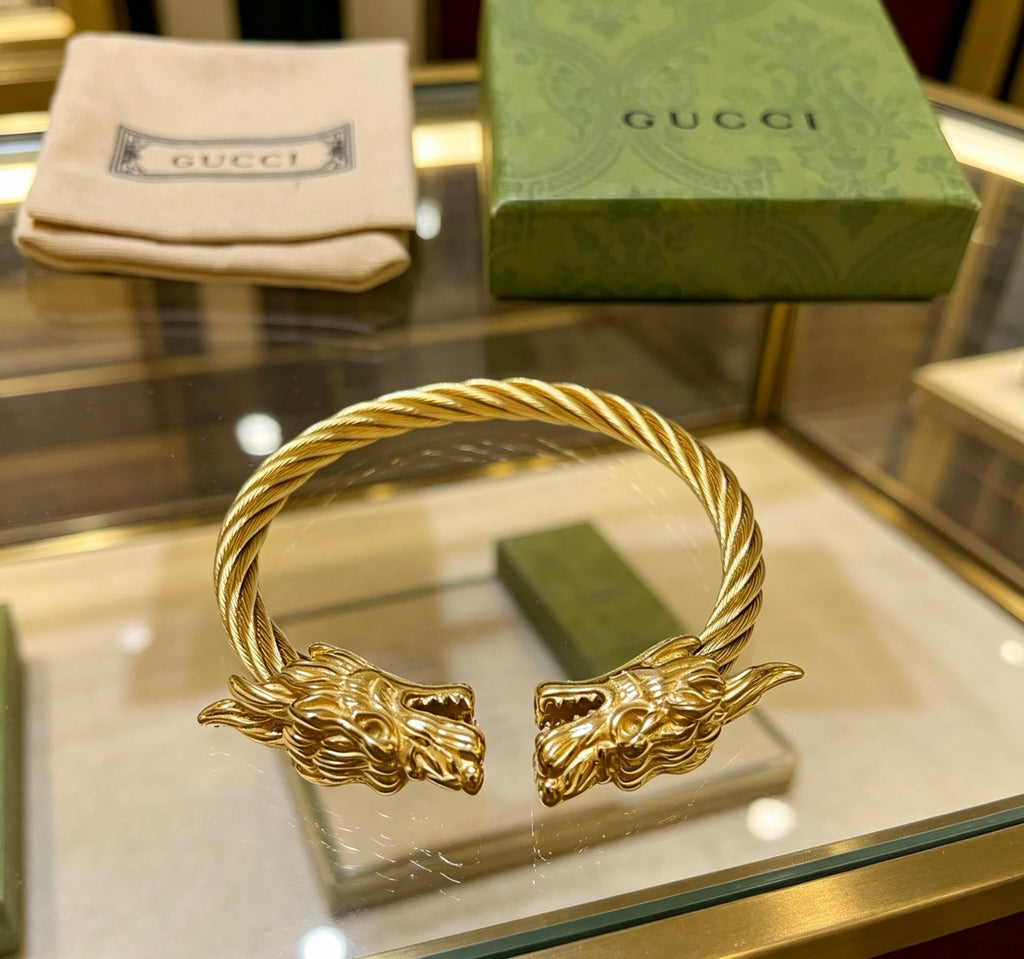 Double-G Emblem Bangle in Silver-Tone – Vintage Detail – Design 006 detail view