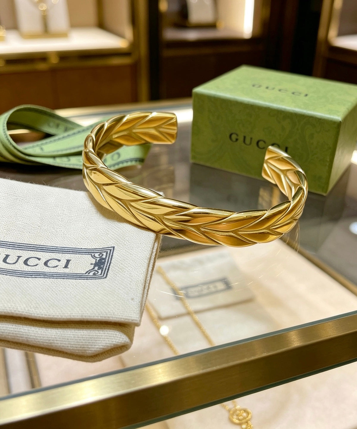 Double-G Emblem Bangle in Gold-Tone – Design 005 detail view