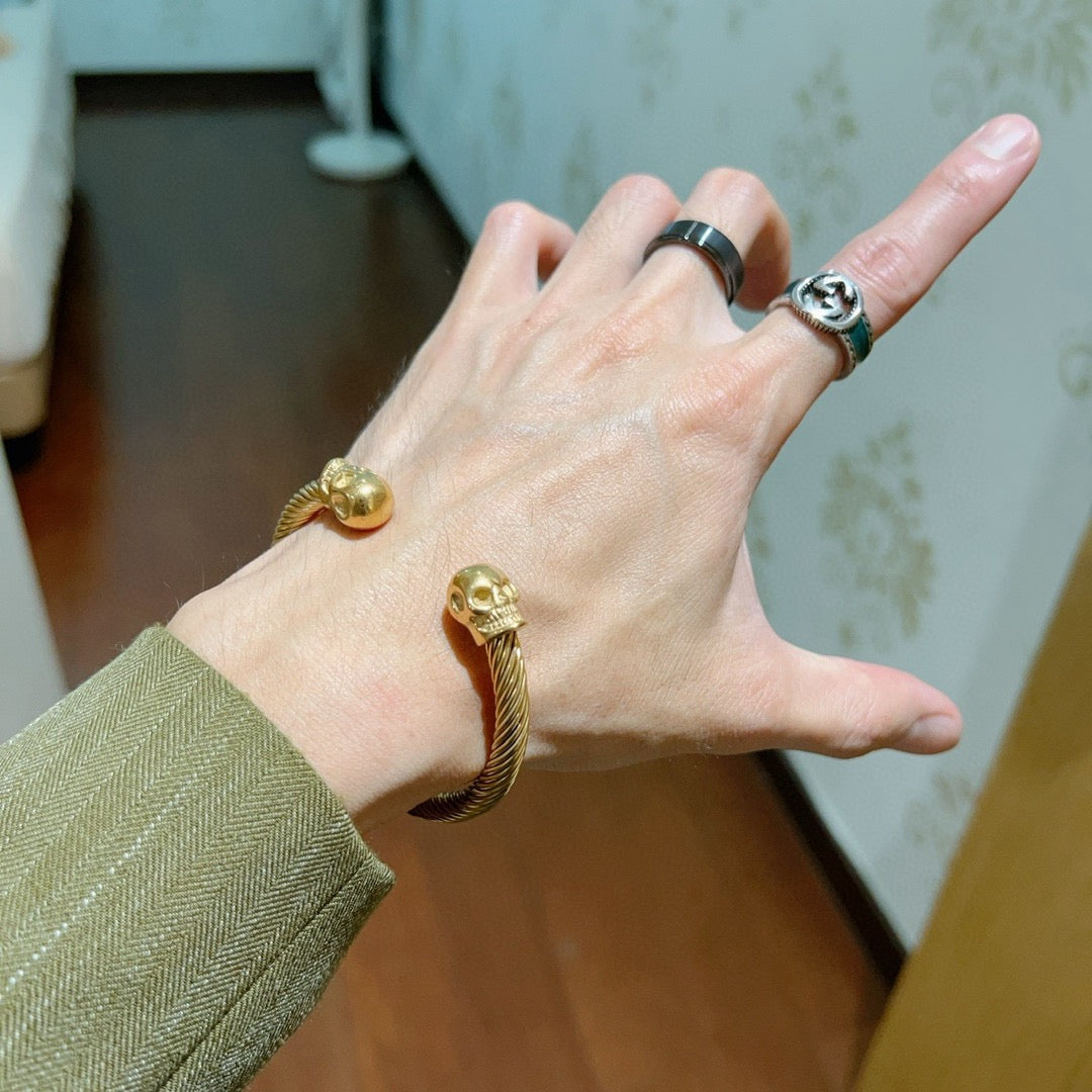 Double-G Emblem Bangle in Polished Metal-Tone – Design 024 detail view