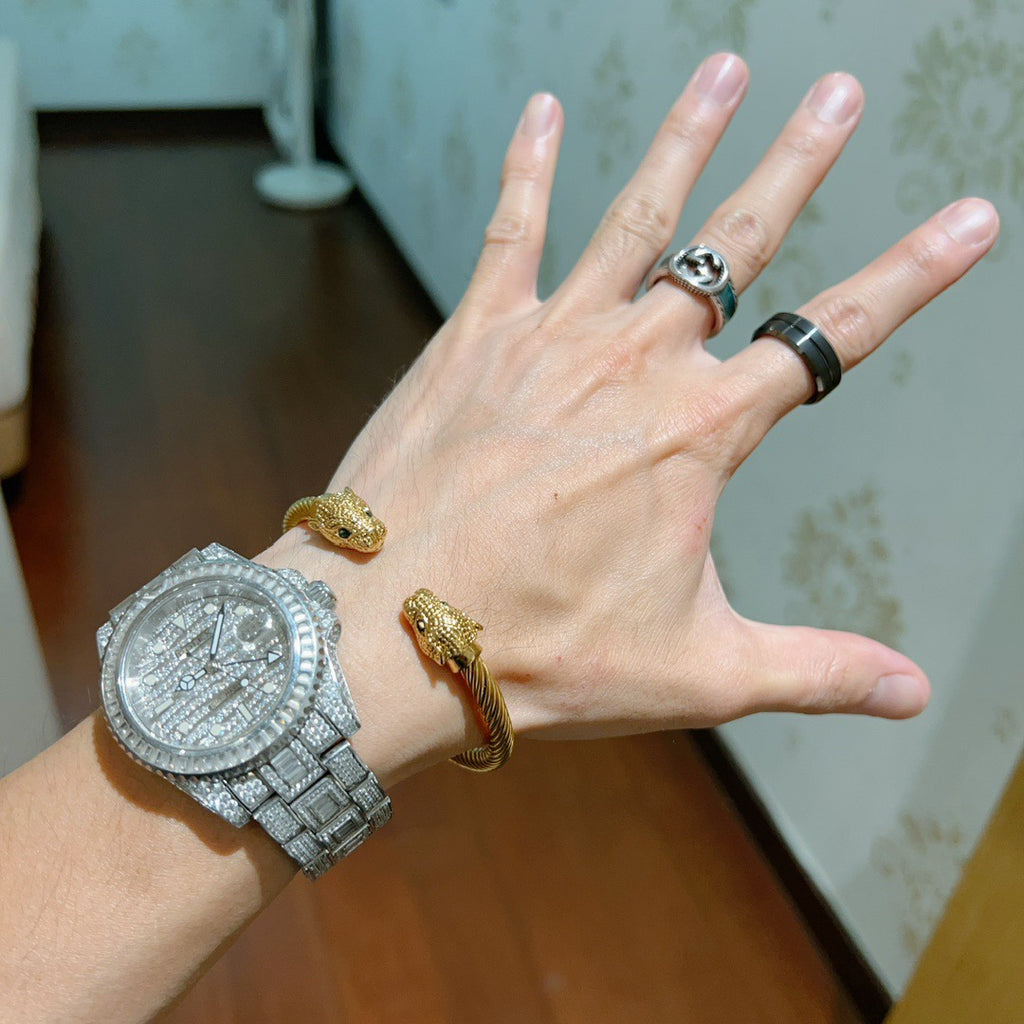Double-G Emblem Bangle in Silver-Tone – Vintage Detail – Design 005 main product view