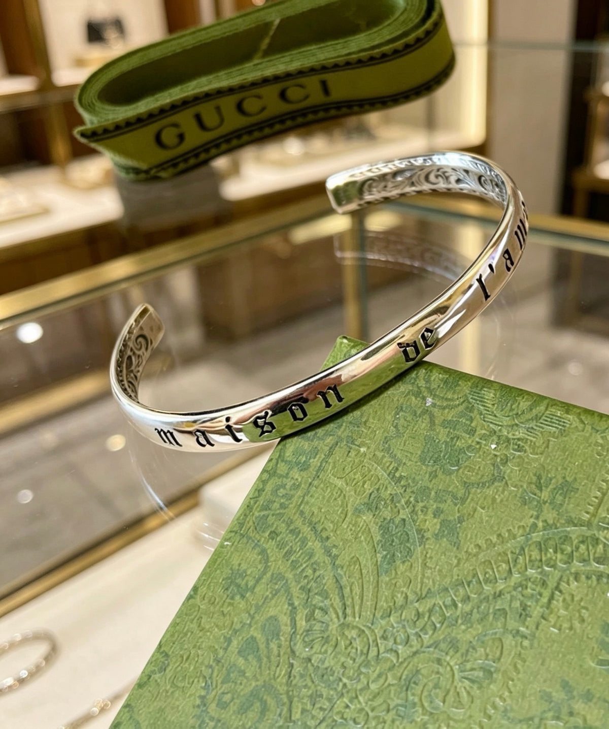 Double-G Emblem Bangle in Silver-Tone – Vintage Detail – Design 010 front product view
