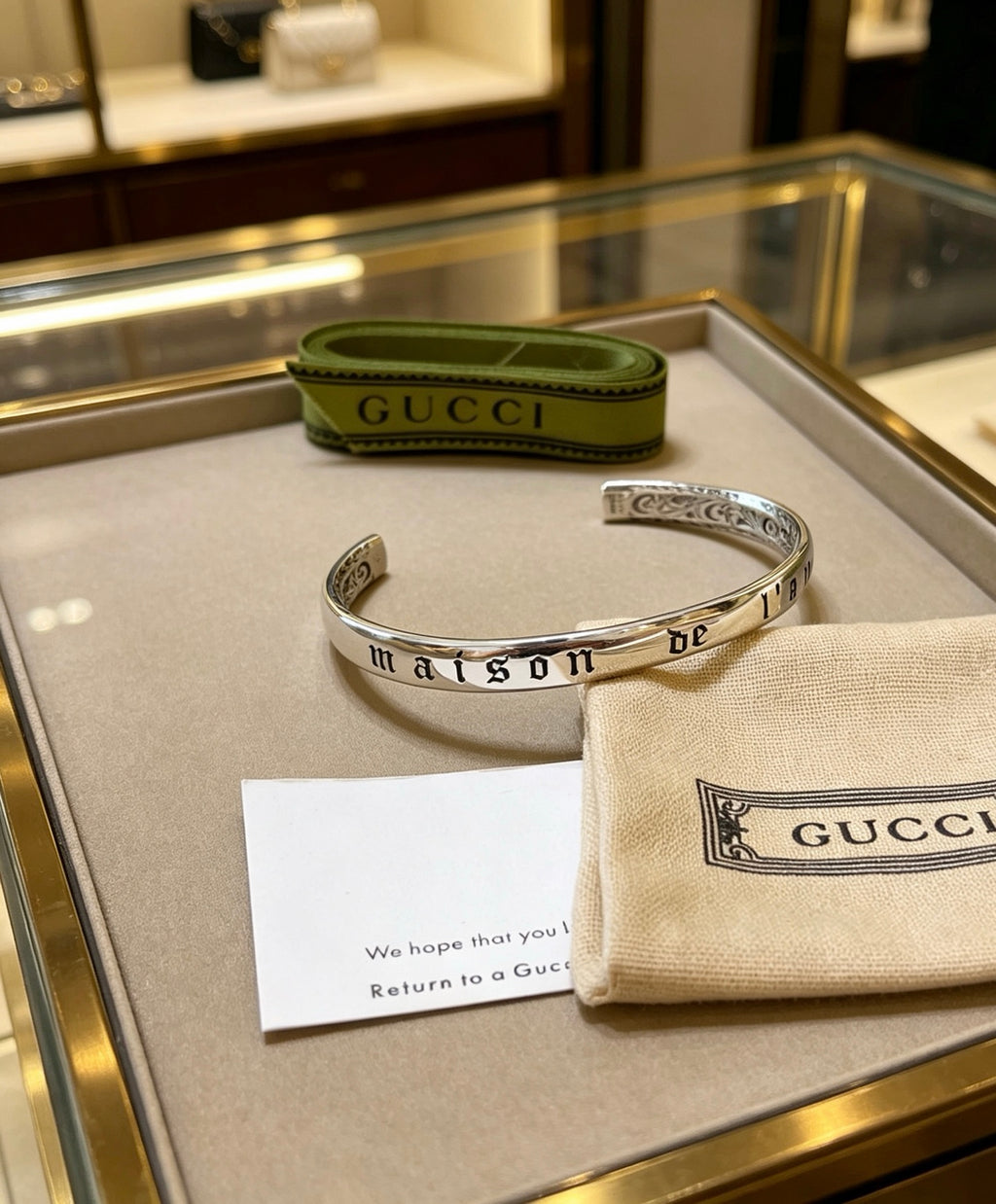 Double-G Emblem Bangle in Silver-Tone – Vintage Detail – Design 010 main product view