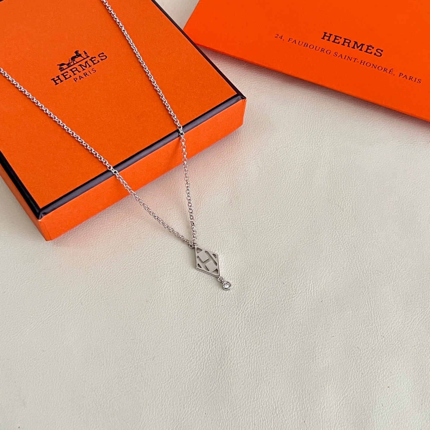 Toggle Pendant Necklace in Polished Metal-Tone – Toggle Detail – Design 021 side detail