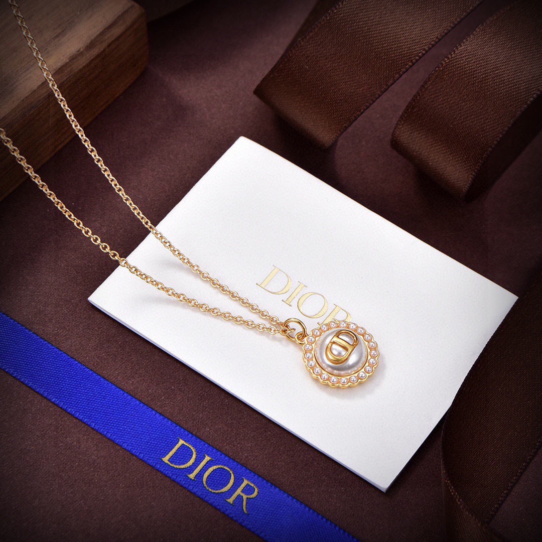 Graphic Letter Motif Pendant Necklace in Polished Metal-Tone – Design 017 front view