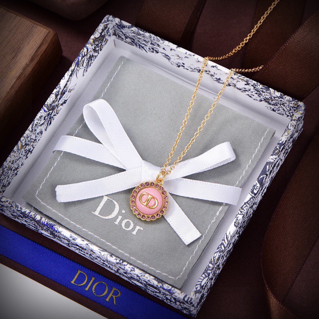 Graphic Letter Motif Pendant Necklace in Polished Metal-Tone – Design 017 close-up detail