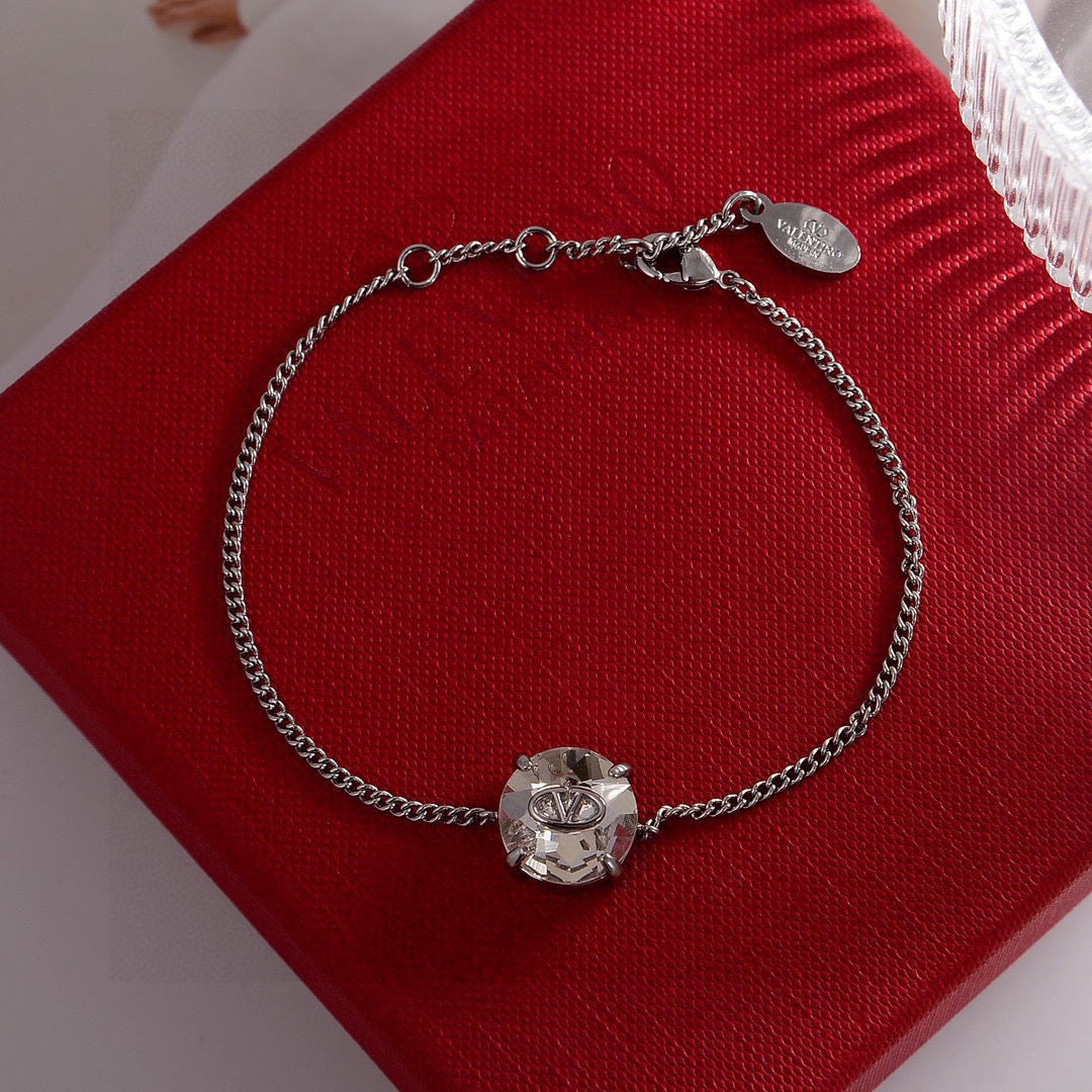 Signature Emblem Bracelet in Gold-Tone – Design 04 side detail
