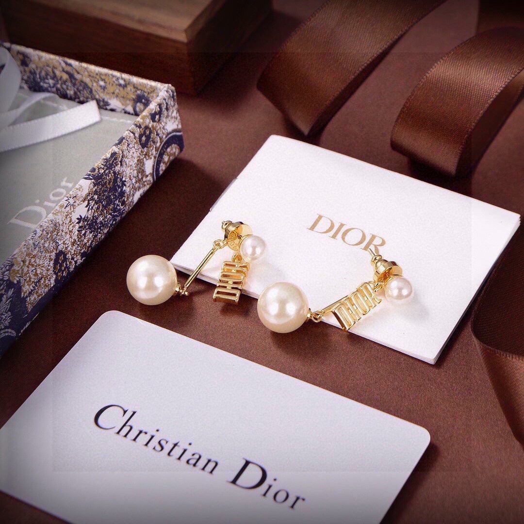 Sculptural Statement Earrings in Polished Metal-Tone – Design 001 close-up detail