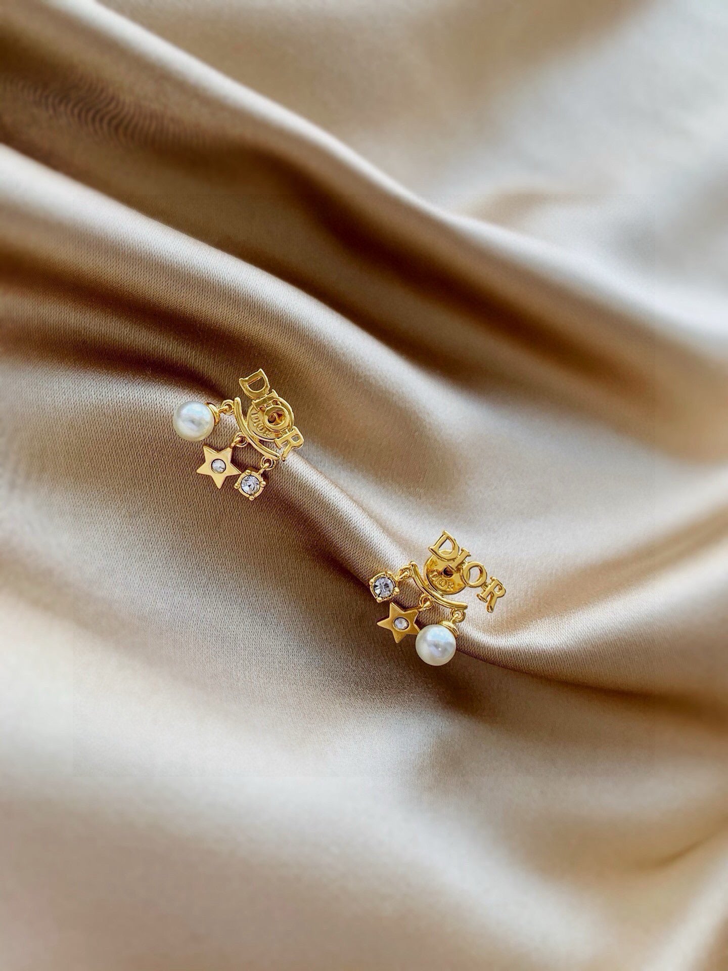 Pearl-Style Motif Statement Earrings in Polished Metal-Tone with Pearl-Style Detail – Design 004 close-up detail