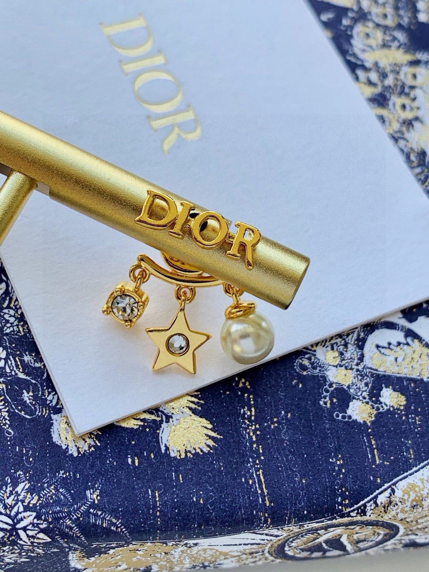 Pearl-Style Motif Statement Earrings in Polished Metal-Tone with Pearl-Style Detail – Design 002 detail view