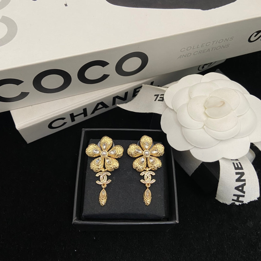 Double-C Emblem Stud Earrings in Polished Metal-Tone – Design 247 main product view