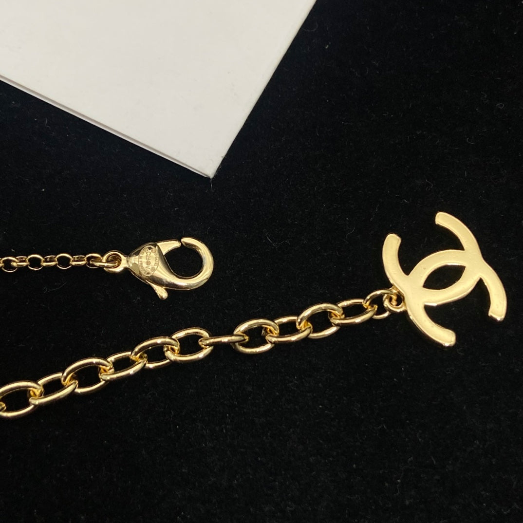 Pearl Pearl-Detail Pendant Necklace – Pearl Detail – Design 036 styled product view