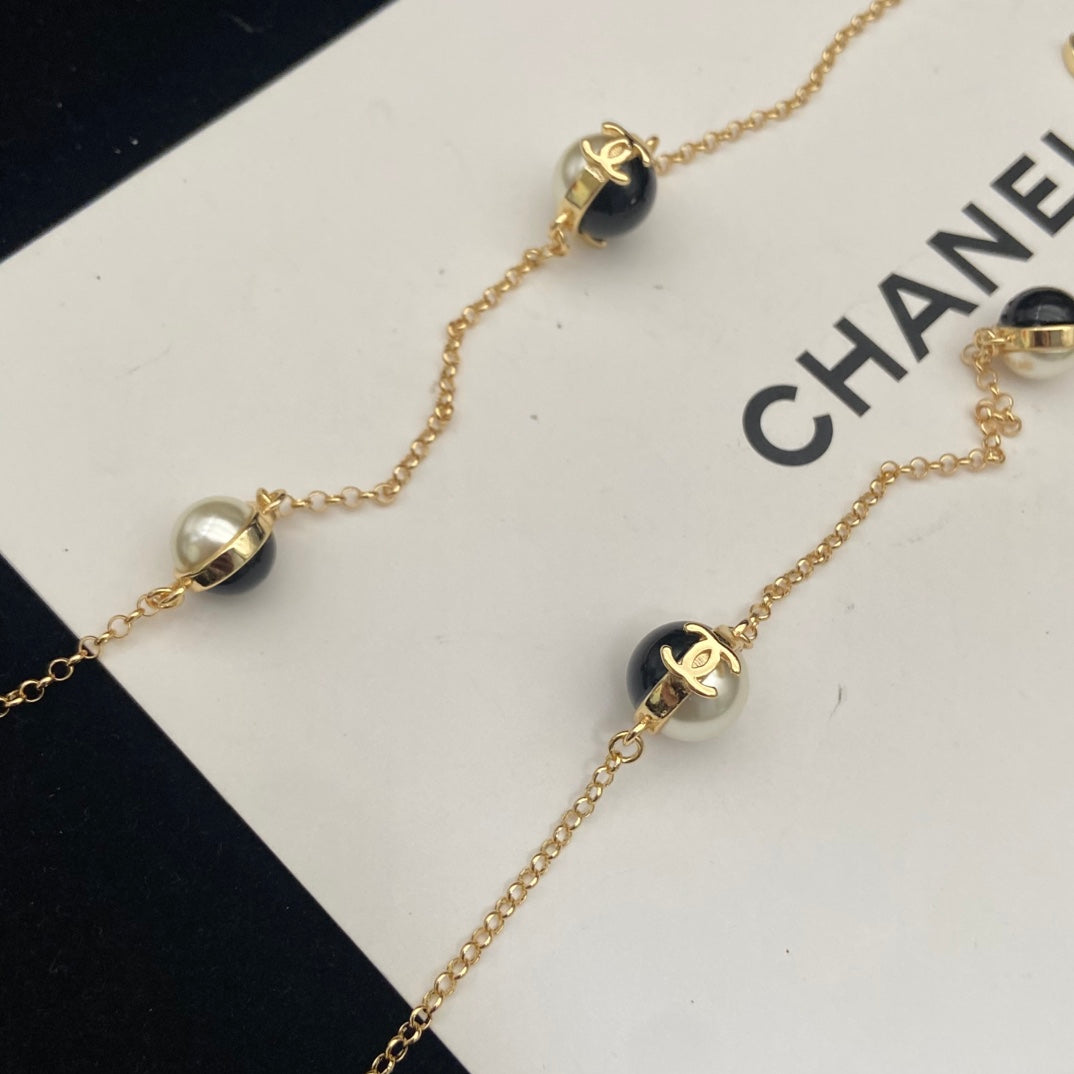 Pearl Pearl-Detail Pendant Necklace – Pearl Detail – Design 036 side detail
