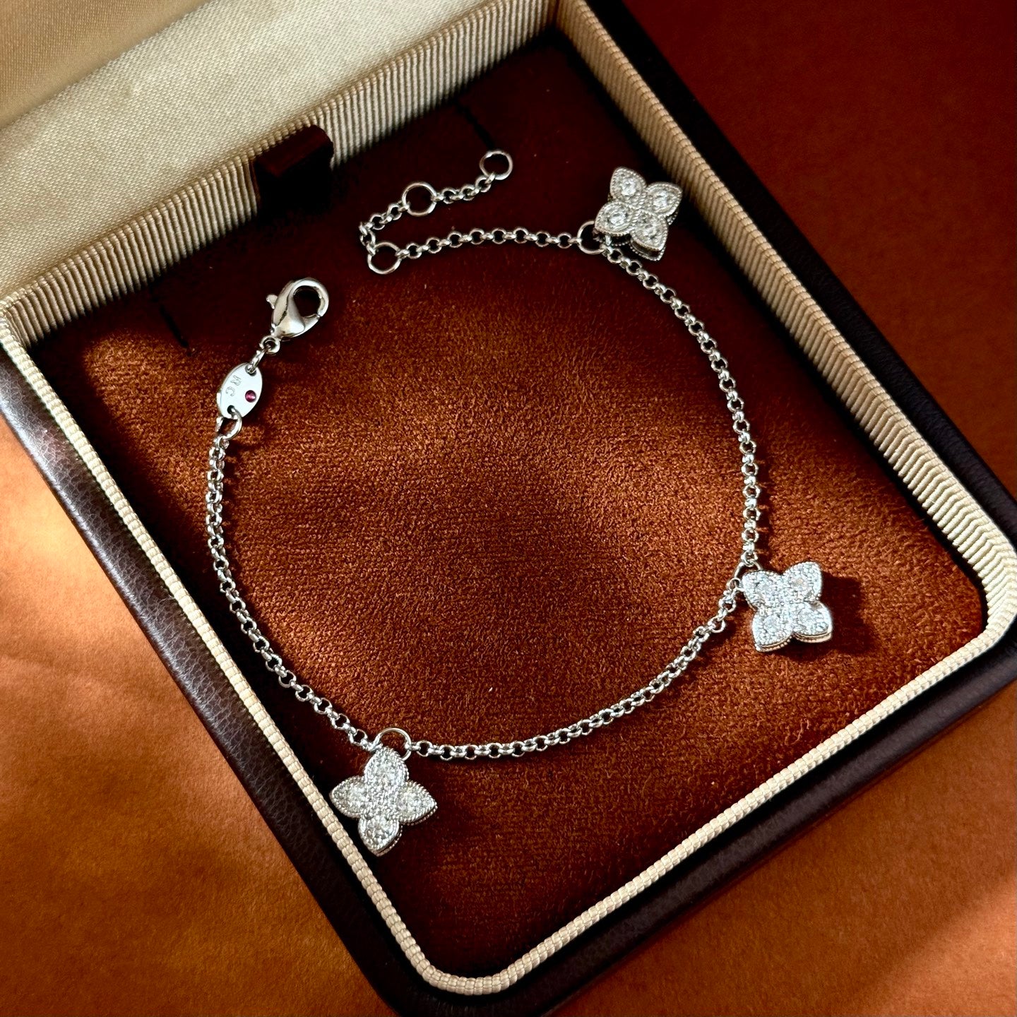 Clover Bracelet in Gold-Tone – Design 02 main product view