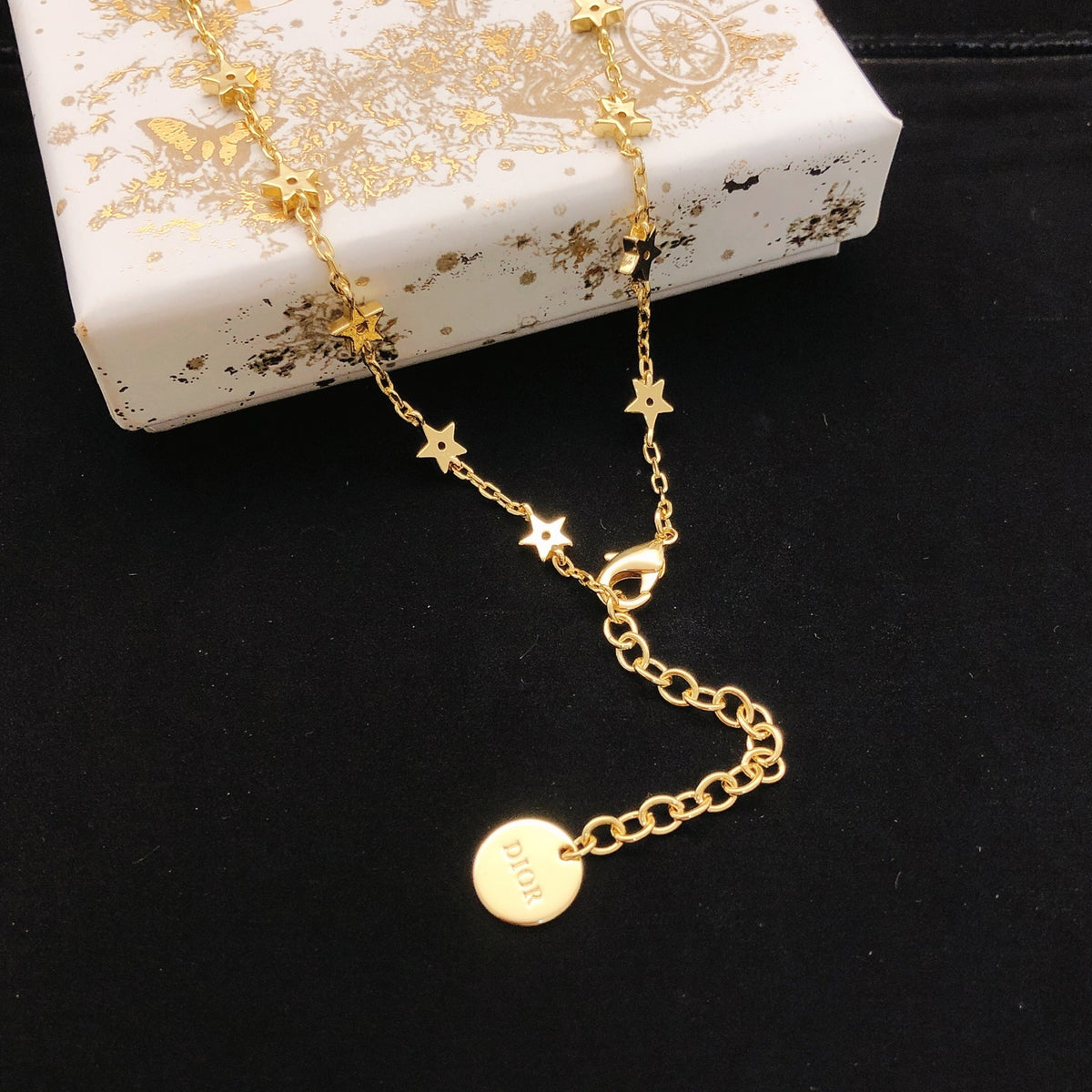 Star Motif Pendant Necklace in Polished Metal-Tone – Design 002 detail view