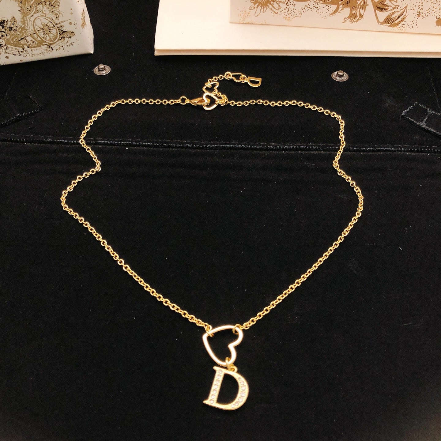 Heart Motif Pendant Necklace in Polished Metal-Tone – Design 006 detail view