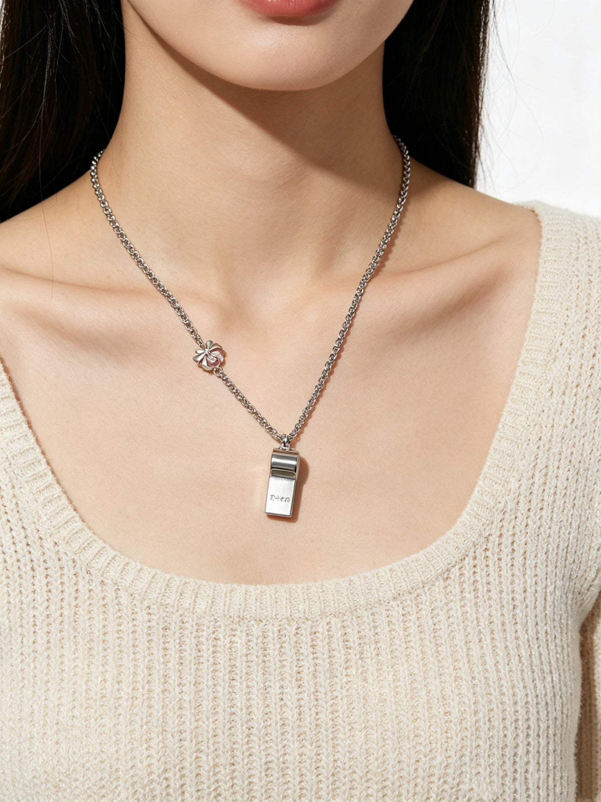 Signature Motif Pendant Necklace in Silver-Tone – Vintage Detail – Design 14 close-up detail