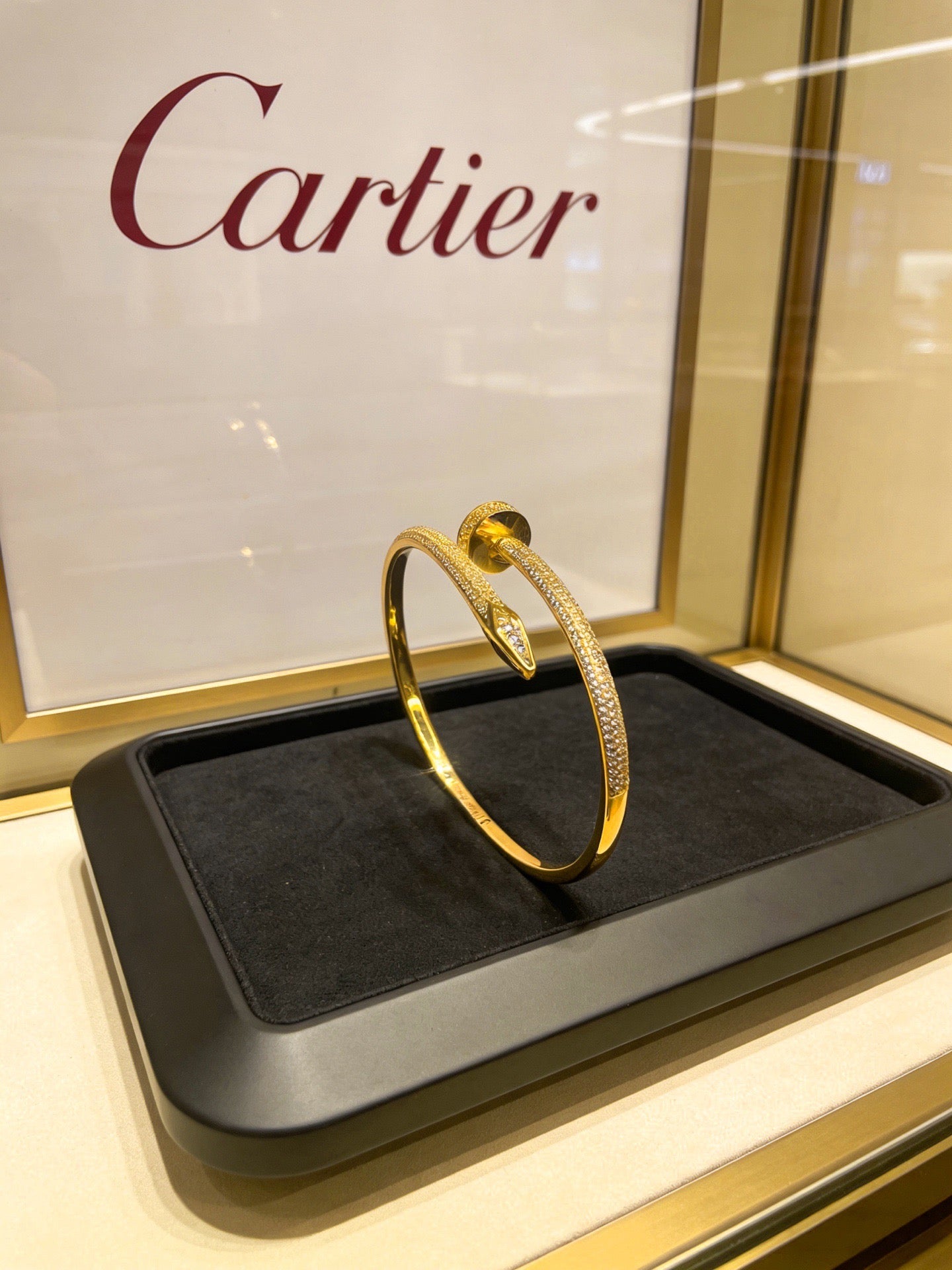Sculptural Statement Bracelet in Gold-Tone – Design 101 detail view