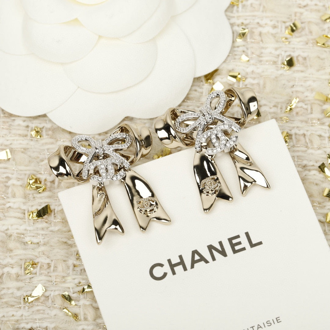 Bow Stud Earrings in Polished Metal-Tone – Design 002 close-up detail