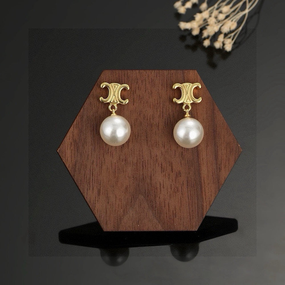 Triomphe-Inspired Emblem Pearl-Detail Stud Earrings – Pearl Detail – Design 02 main product view
