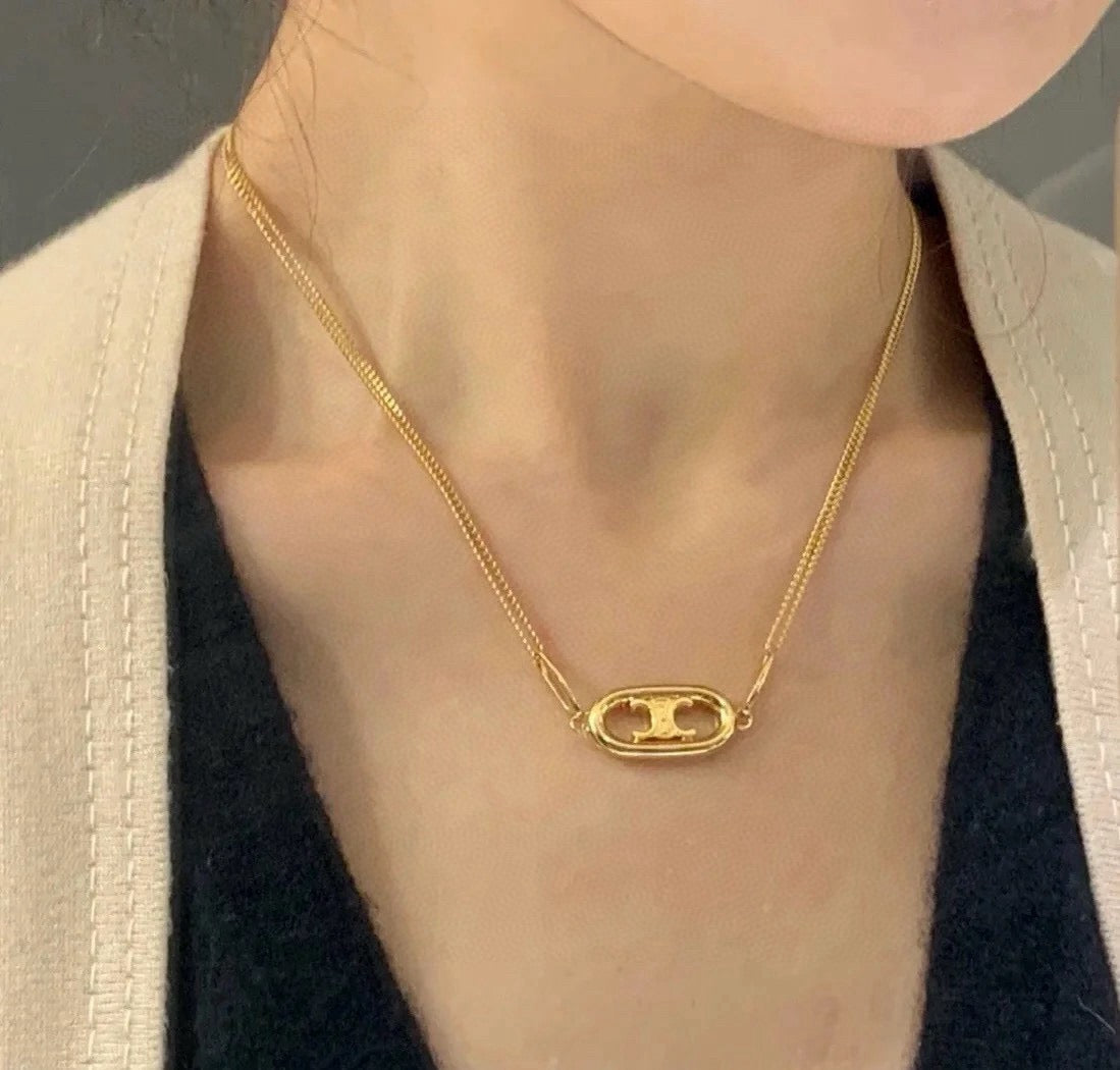 Triomphe-Inspired Emblem Chain Jewelry – Design 01 front view