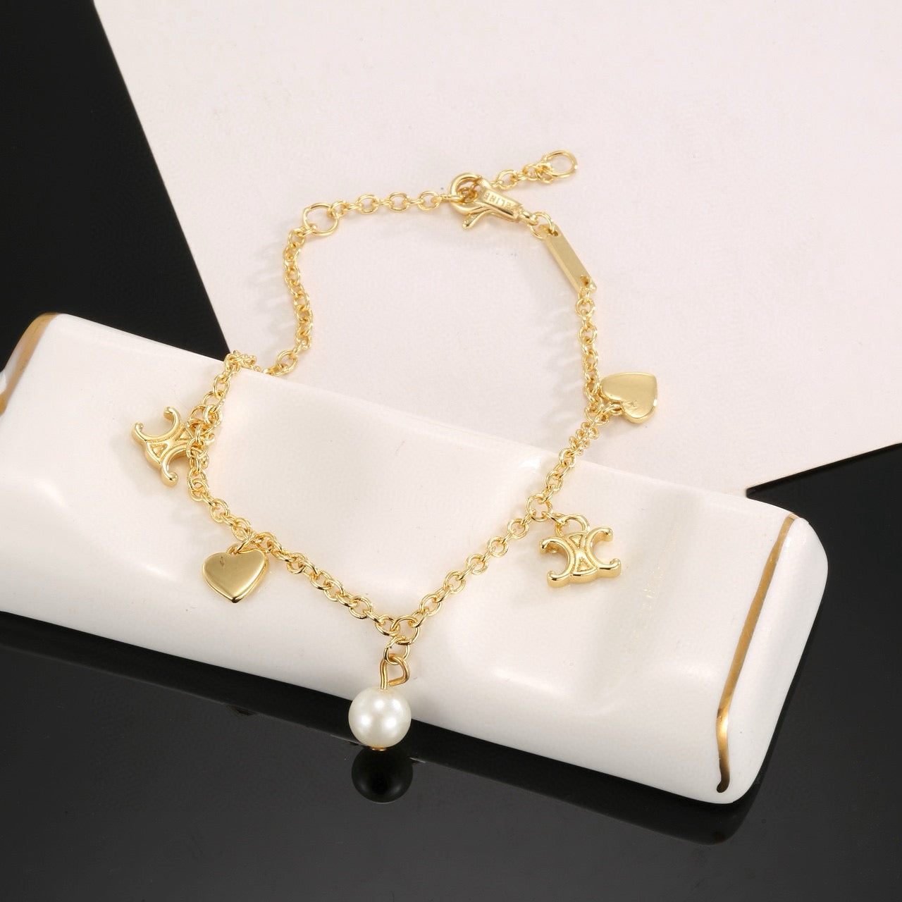 Triomphe-Inspired Emblem Bracelet in Gold-Tone – Red side detail