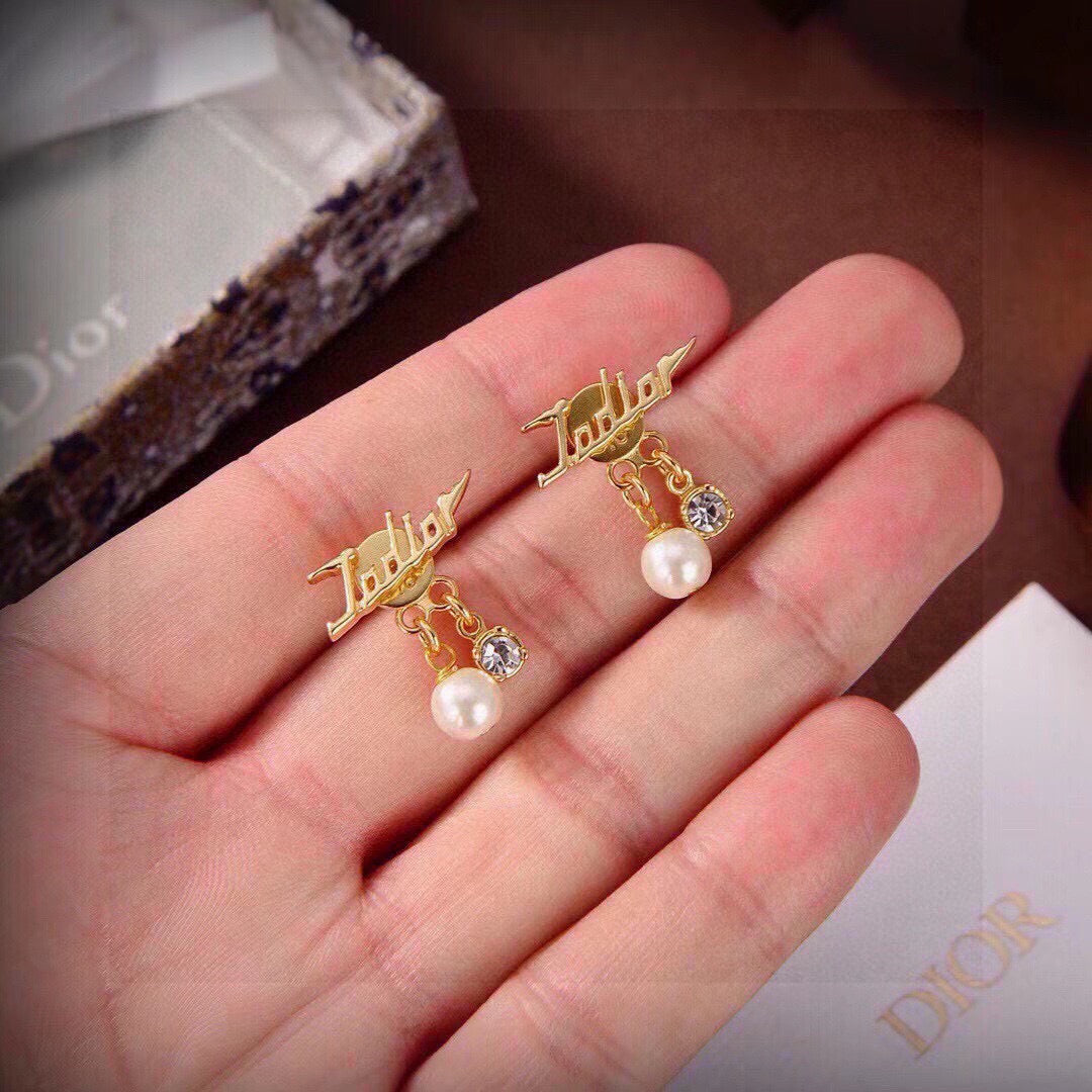 Graphic Letter Motif Stud Earrings in Polished Metal-Tone – Design 003 main product view
