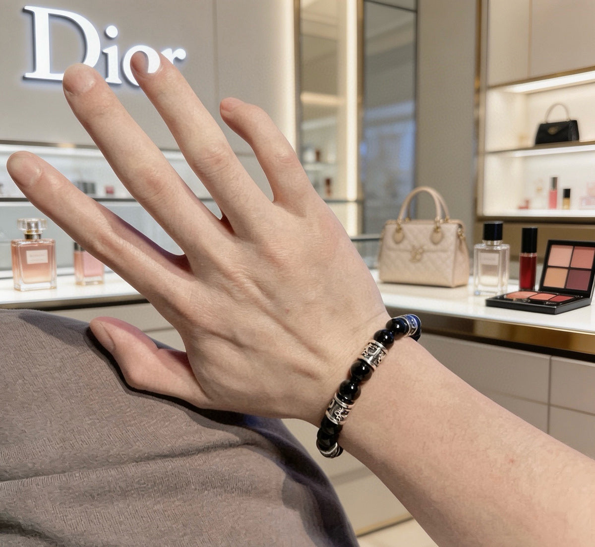 Star Motif Statement Bracelet in Silver-Tone with Vintage-Style Finish – Design 009 detail view
