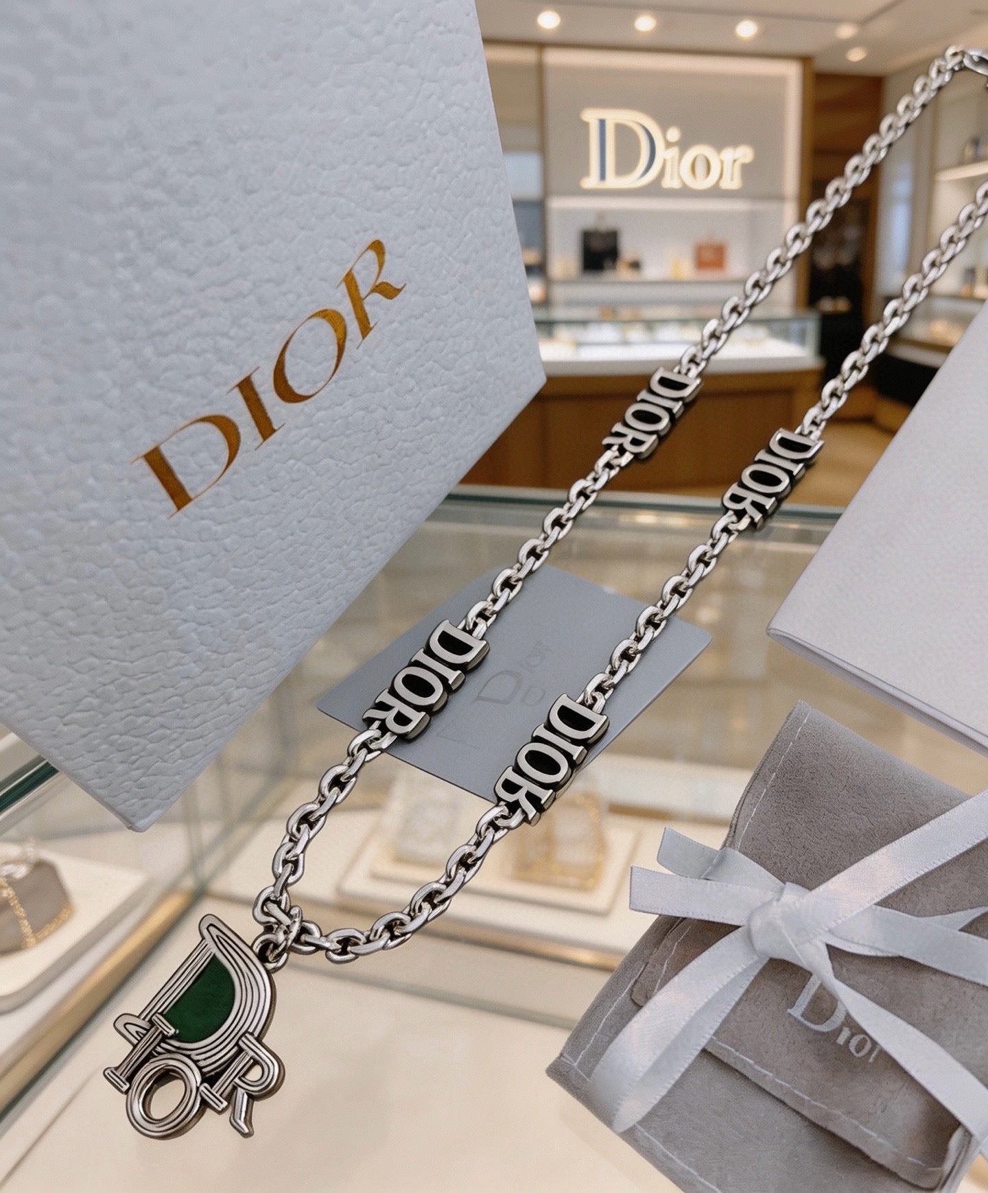 Star Motif Pendant Necklace in Silver-Tone with Chain Detail – Design 020 detail view