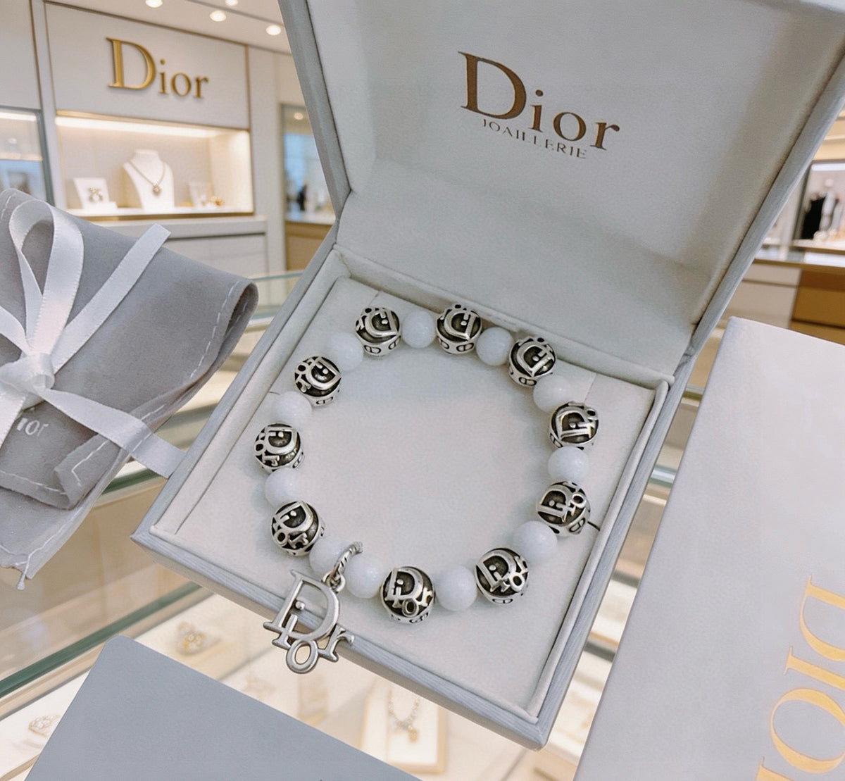 Star Motif Statement Bracelet in Silver-Tone with Vintage-Style Finish – Design 008 detail view