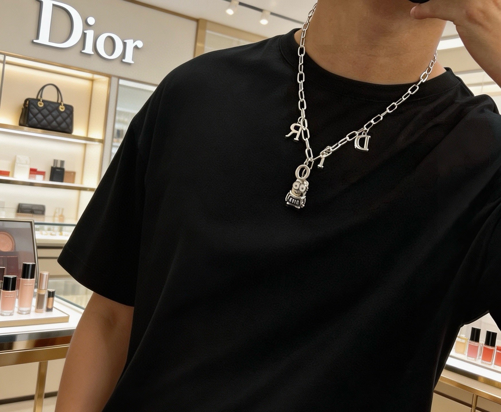 Star Motif Pendant Necklace in Silver-Tone with Chain Detail – Design 019 detail view