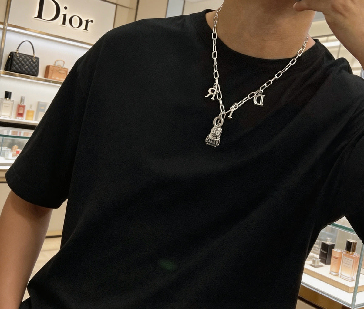 Star Motif Pendant Necklace in Silver-Tone with Chain Detail – Design 019 detail view