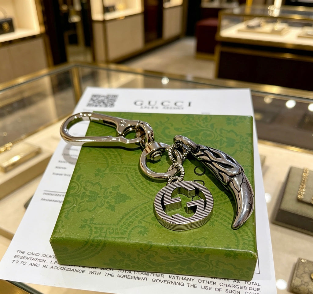 Double-G Emblem Keychain in Polished Metal-Tone – Design 027 front product view