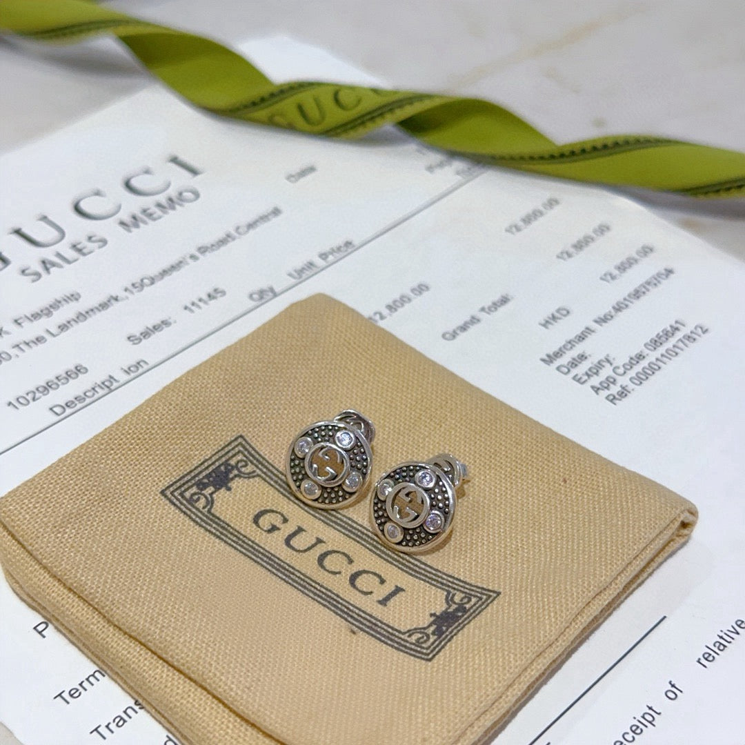 Double-G Emblem Stud Earrings in Polished Metal-Tone – Vintage Detail – Design 010 side detail