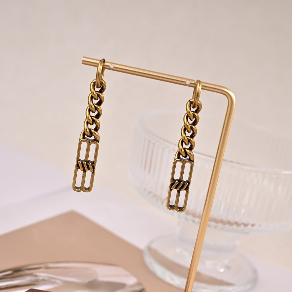Ring Motif Statement Earrings in Gold-Tone – Vintage Detail styled product view