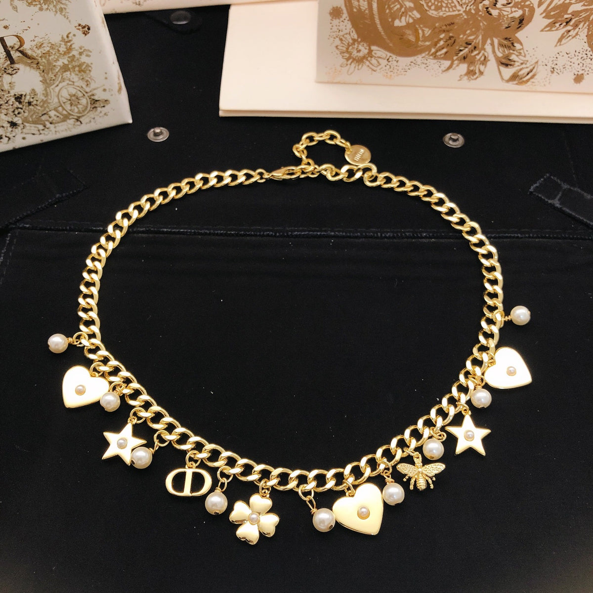 Heart Motif Pendant Necklace in Polished Metal-Tone – Design 001 detail view