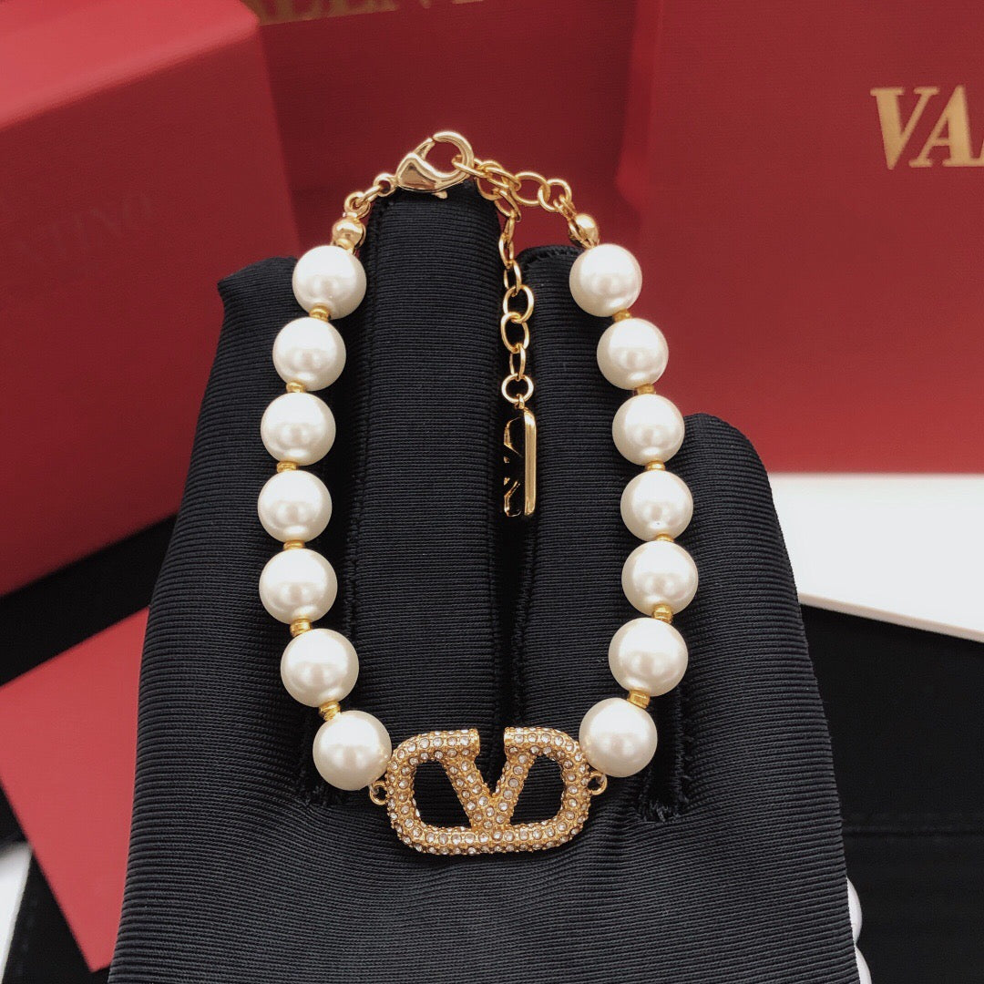 V Emblem Crystal-Accent Bracelet – Design 03 main product view