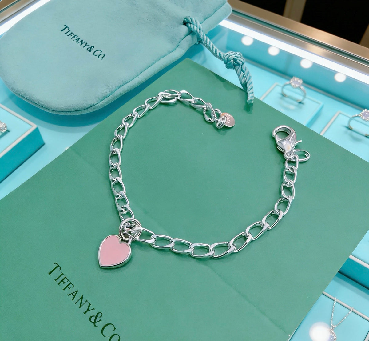 Signature Motif Bracelet in Silver-Tone – Vintage Detail – Design 50 detail view