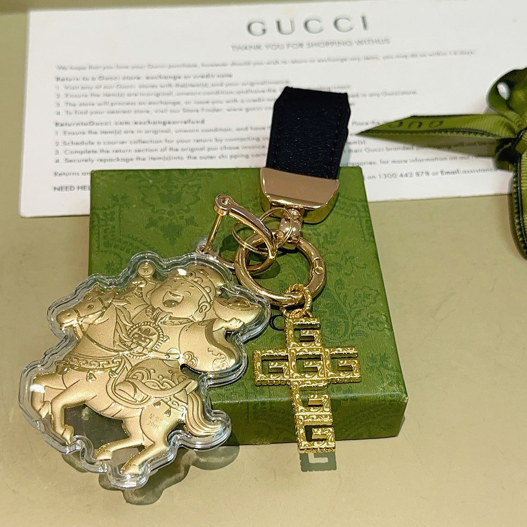 Double-G Emblem Keychain in Polished Metal-Tone – Design 031 styled product view