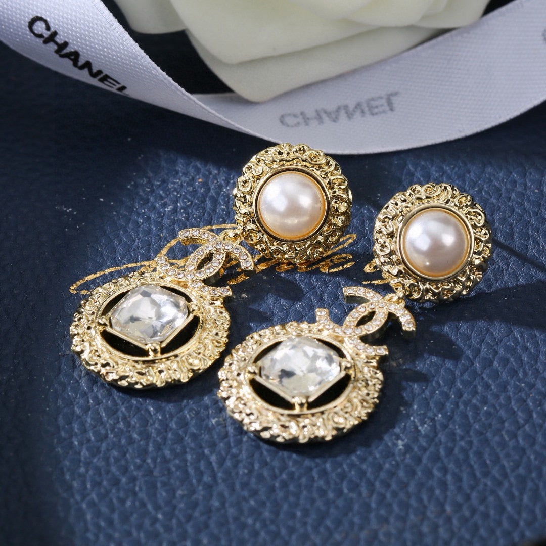 Pearl Pearl-Detail Statement Earrings – Pearl Detail – Design 008 side detail