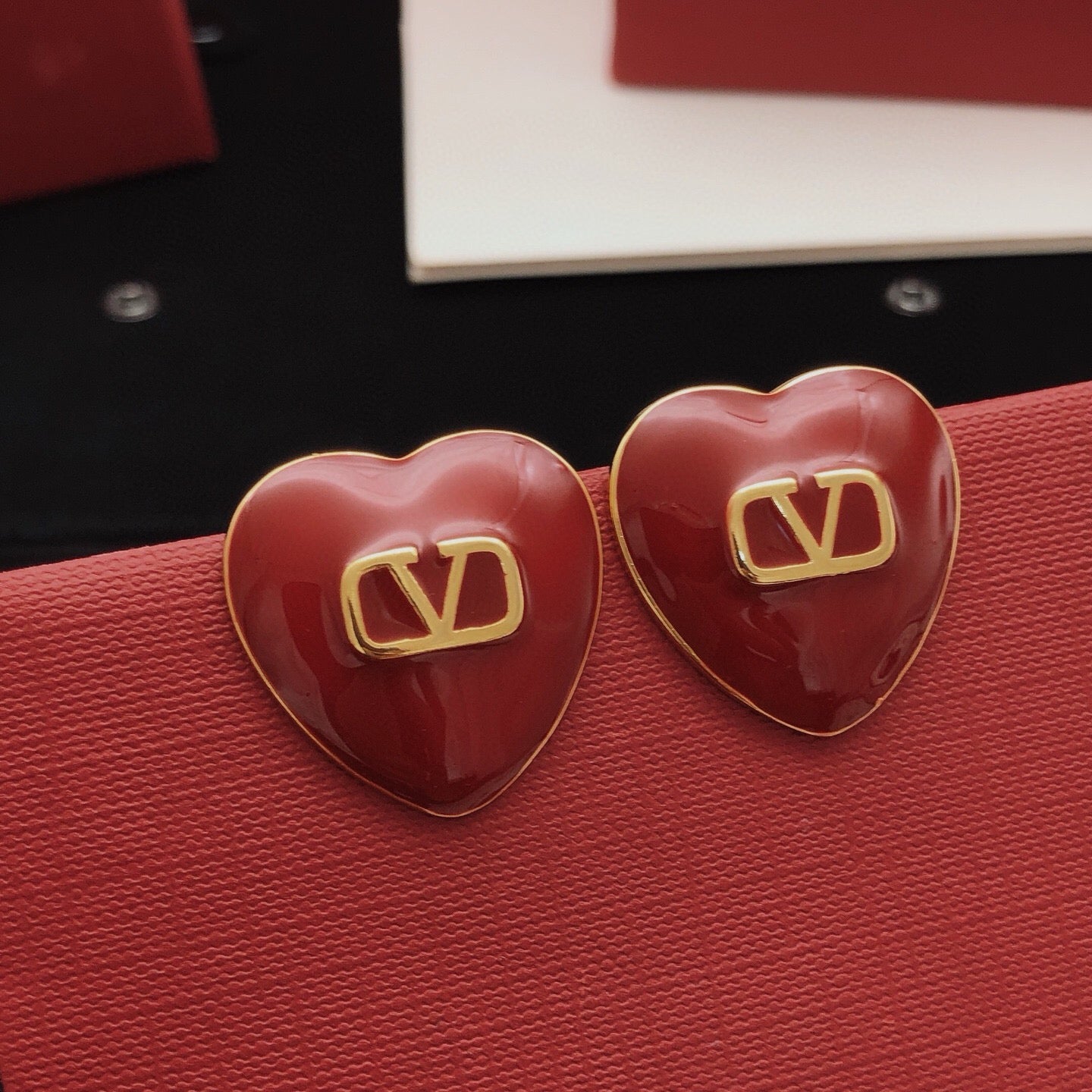 Heart Stud Earrings in Gold-Tone – Red detail view