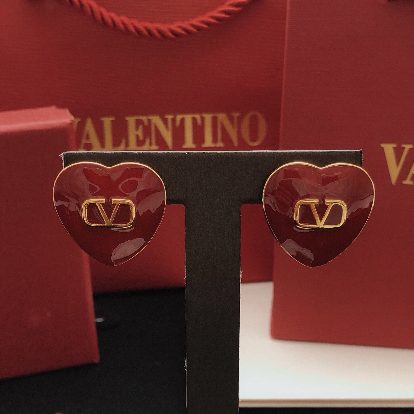 Heart Stud Earrings in Gold-Tone – Red detail view