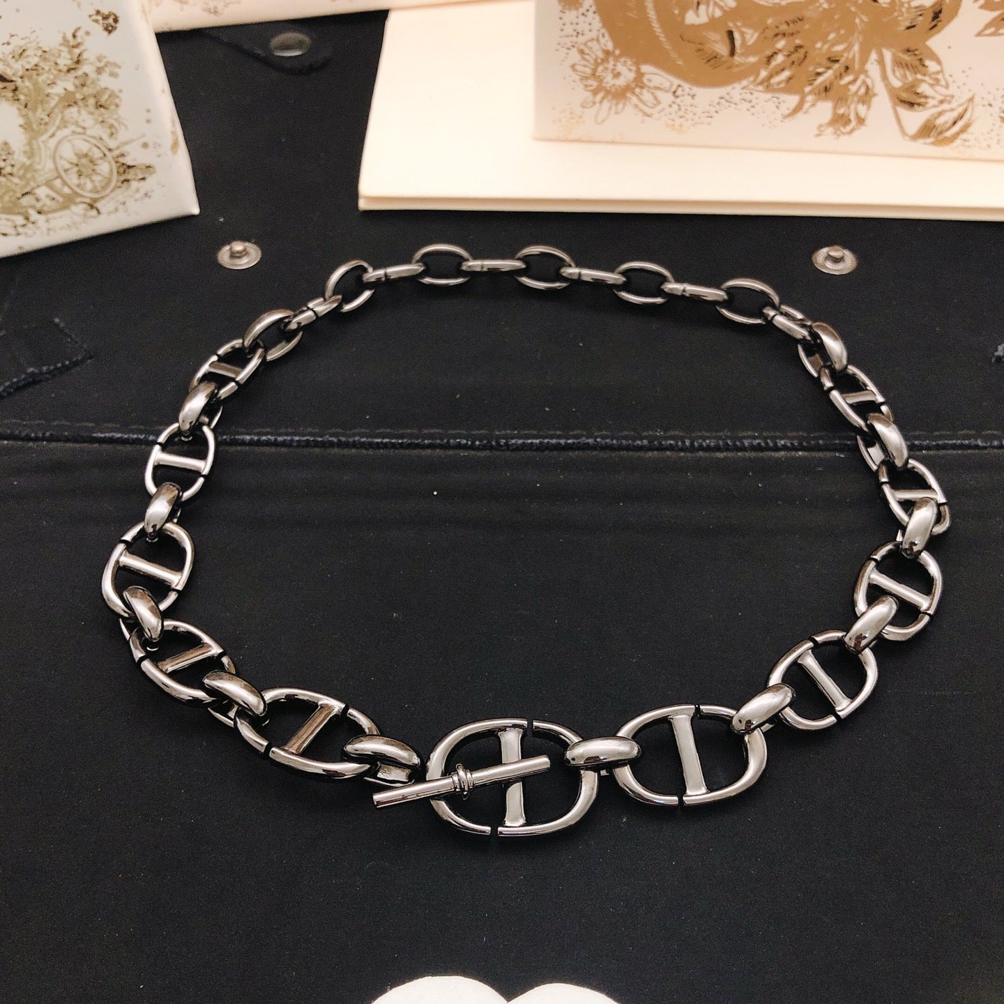 Sculptural Pendant Necklace in Black-Tone – Design 002 detail view