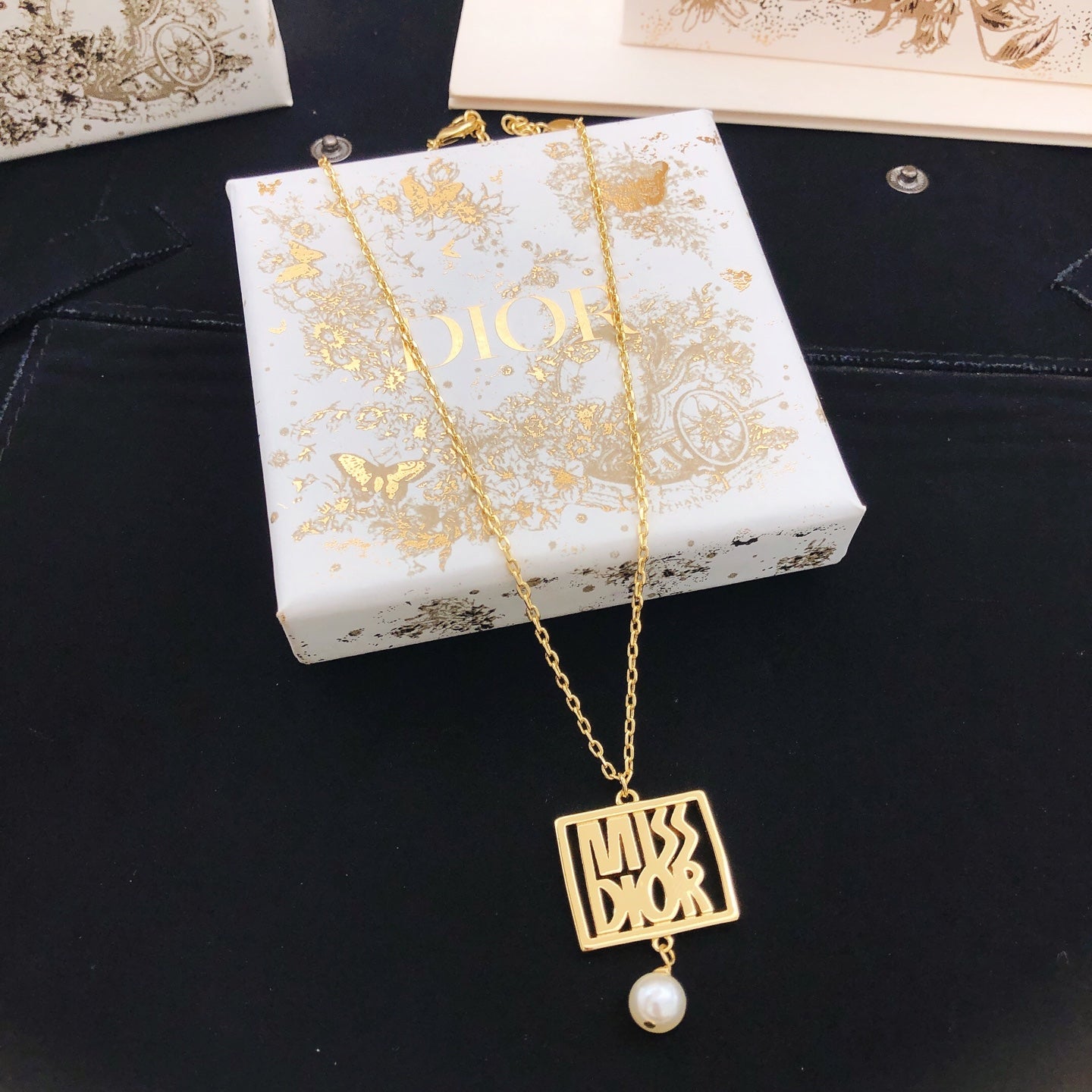 Pearl-Style Motif Pendant Necklace in Polished Metal-Tone with Pearl-Style Detail – Design 018 main product view